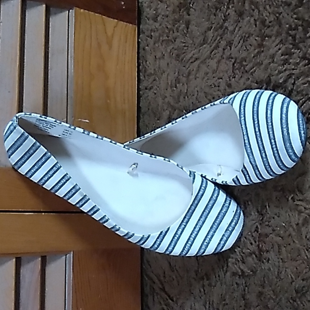Flats - Picture 2 of 2